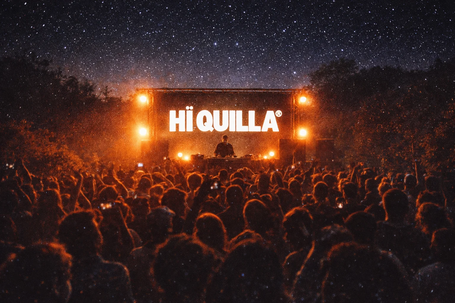 imagen representativa de un rave hecho por hi quilla con un ambiente rodeado por vegetación